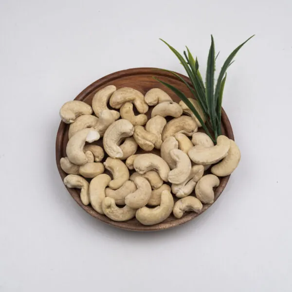 ভিয়েতনামি সাদা কাজুবাদাম জম্বু সাইজ (Vietnamese White Cashews Jumbo Size)